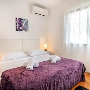 Rooms&apartments Zelux Apartment Split
