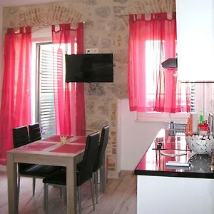 Klara I Gracia Apartment Split